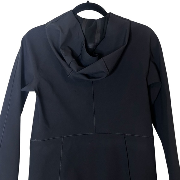 Lululemon Glyde Along Softshell- Black Size 2 - Picture 12 of 15